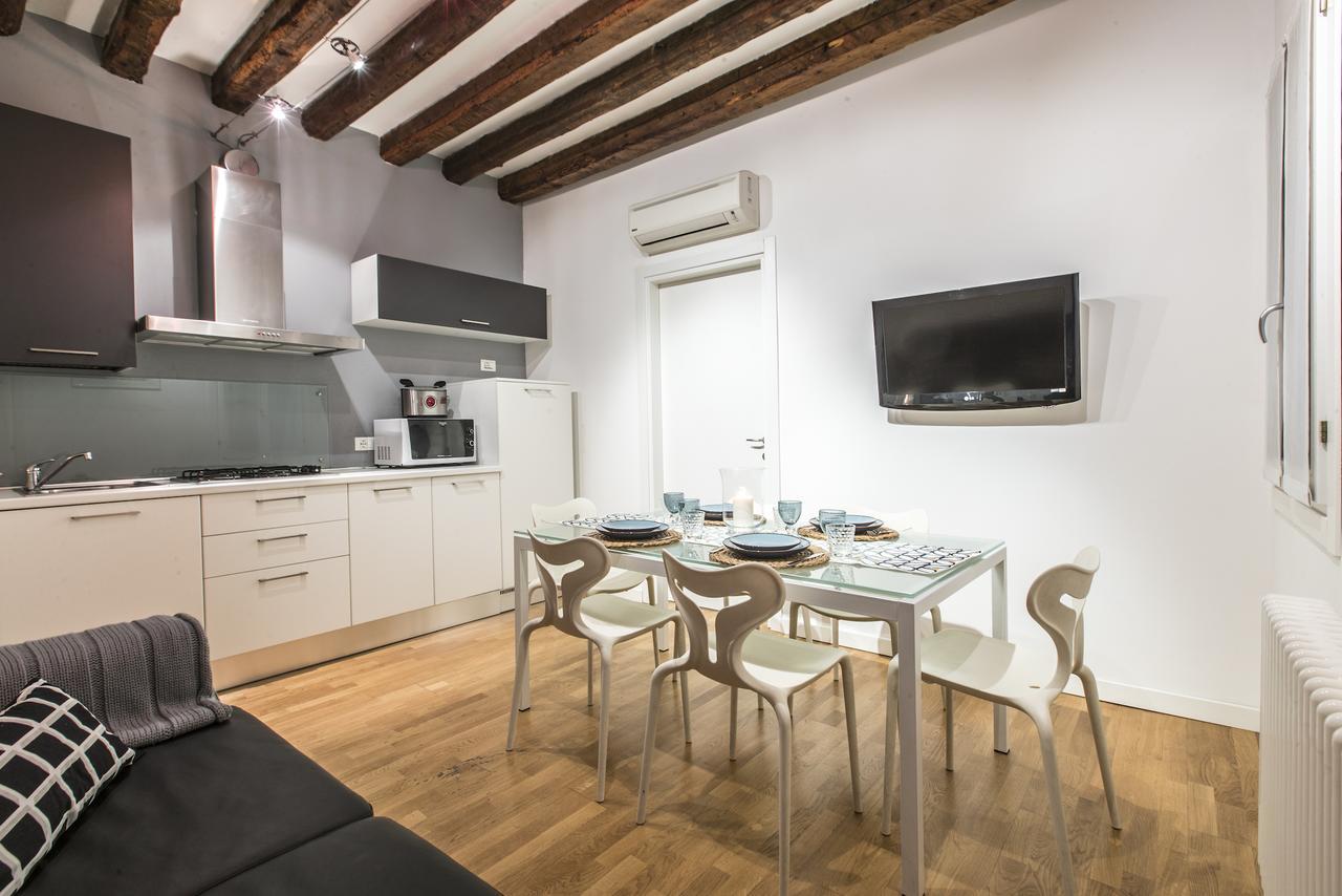 Arsenale Design Apartment R&R Venesia Bagian luar foto